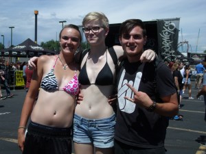 Bela found some cool people.